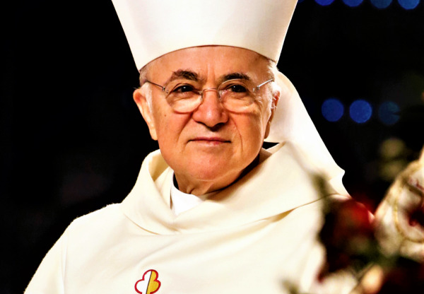 monse-or-vigano-advierte-de-que-el-papa-francisco-colabora-con-la-fem-para-destruir-el-cristianismo