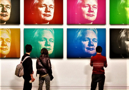 Doble rasero Rushdie-Assange