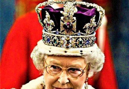 La historia de la corona robada de la reina británica.