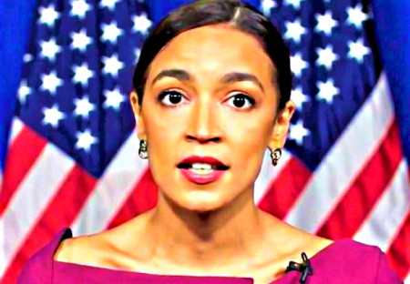 Manifestantes irrumpen conferencia de demócrata Alexandria Ocasio-Cortez por apoyo a Ucrania: "Votó para enviar dinero a los nazis ucranianos"