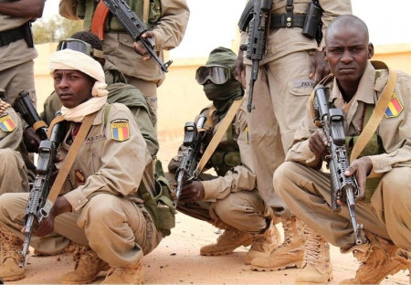 El castillo de naipes del colonialismo francés sigue derrumbándose.