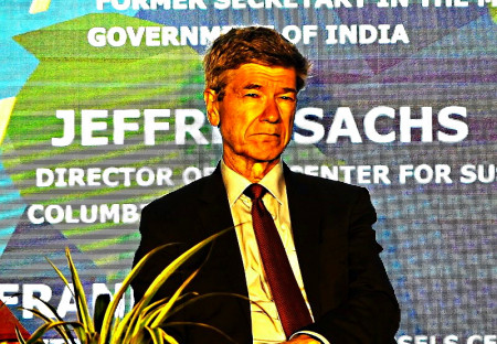Jeffrey Sachs, economista estadounidense: "La guerra de Ucrania es una guerra por poderes de EE...