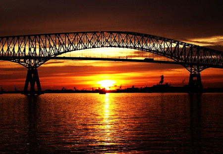Así ha colapsado el puente más largo de Baltimore tras el choque de un buque