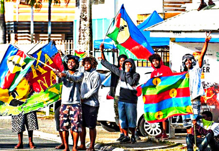 Nueva Caledonia rechaza las prácticas de la "Gestapo" de París y quiere declarar la independencia en septiembre