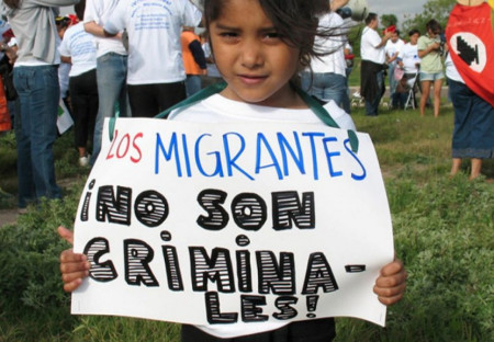 Las redadas contra inmigrantes terminan en altercados en Los Ángeles