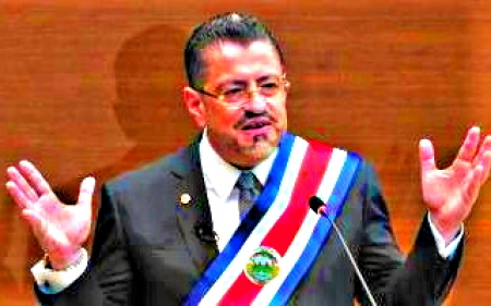 El nuevo presidente de Costa Rica Rodrigo Chaves Robles revocó el mandato de vacunación contra COVID.