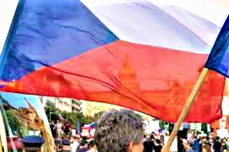 Multitudinaria protesta en Praga contra el Gobierno y su apoyo a Ucrania, contra la pobreza e inflación, contra la UE y la OTAN (11 de Marzo 2023)