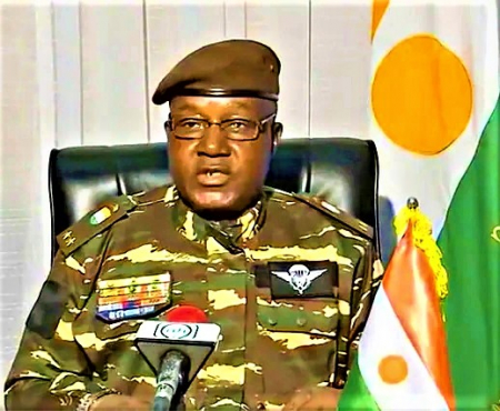 Francia cierra su embajada en Níger 