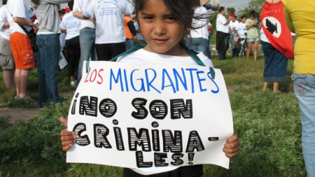 Las redadas contra inmigrantes terminan en altercados en Los Ángeles